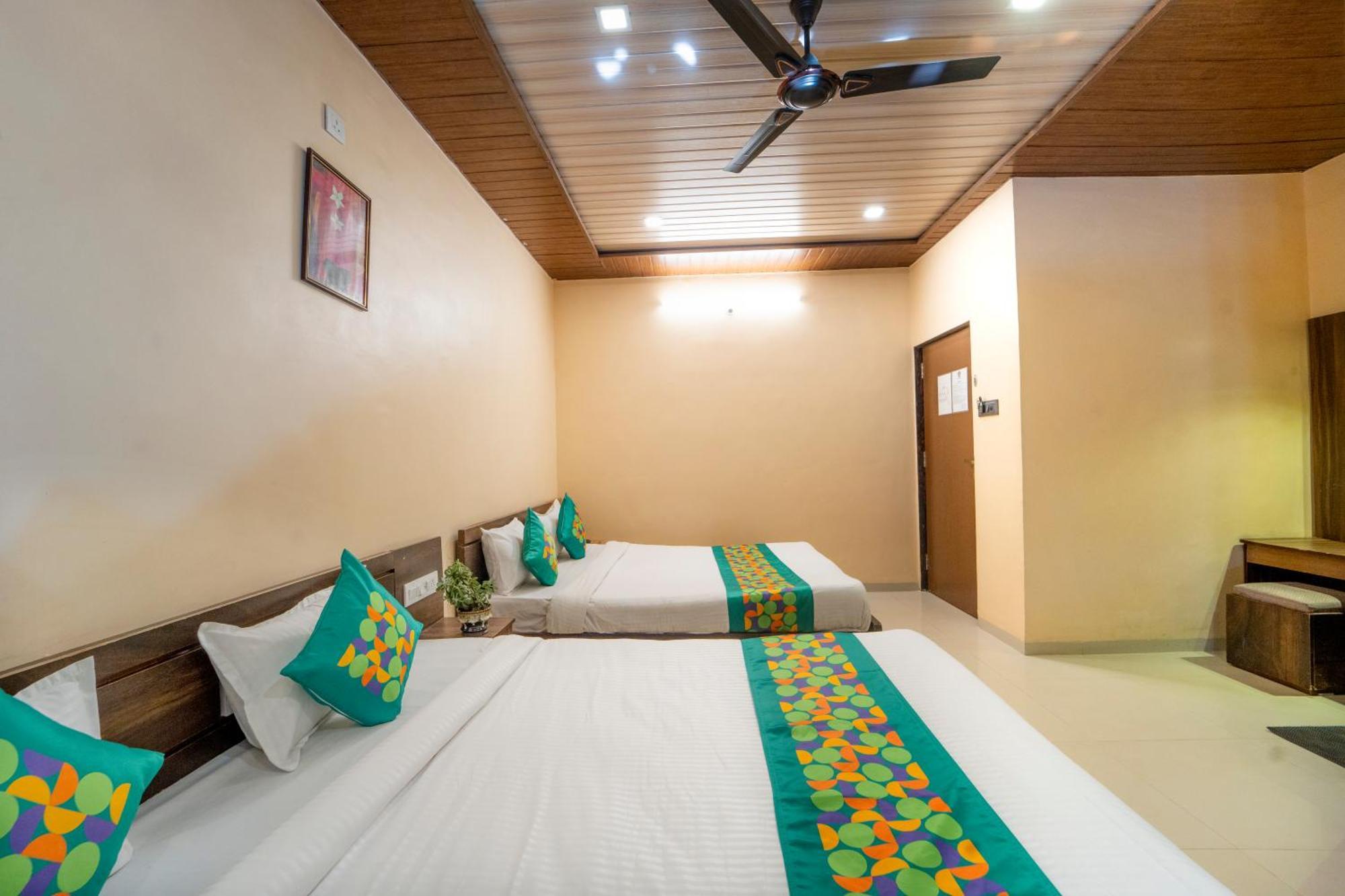 Treebo Iceberg Hotel Mahābaleshwar Exterior foto