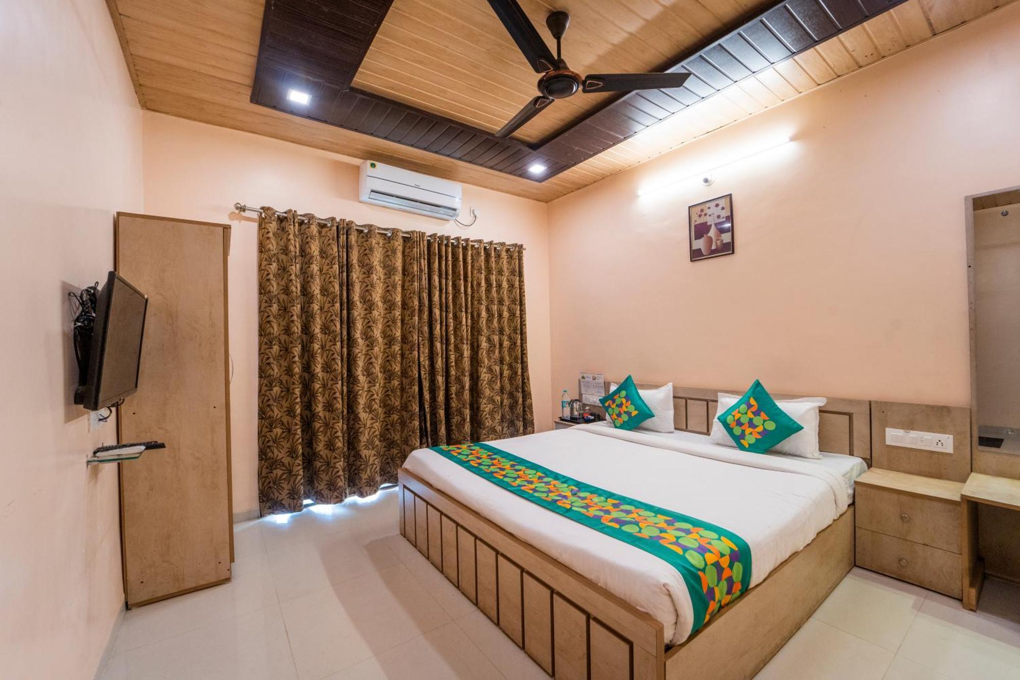 Treebo Iceberg Hotel Mahābaleshwar Exterior foto