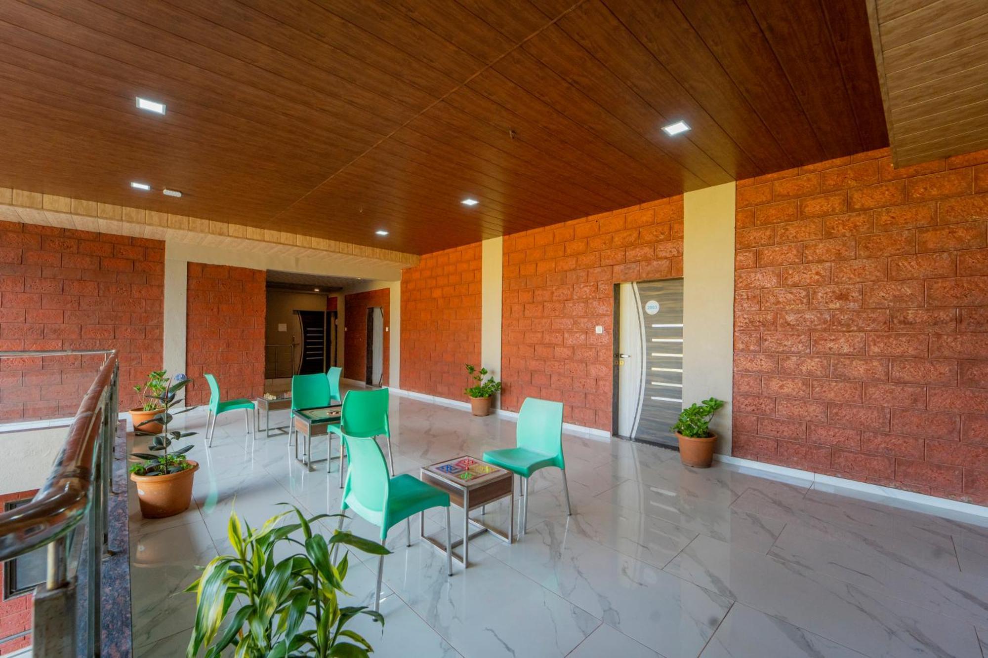 Treebo Iceberg Hotel Mahābaleshwar Exterior foto